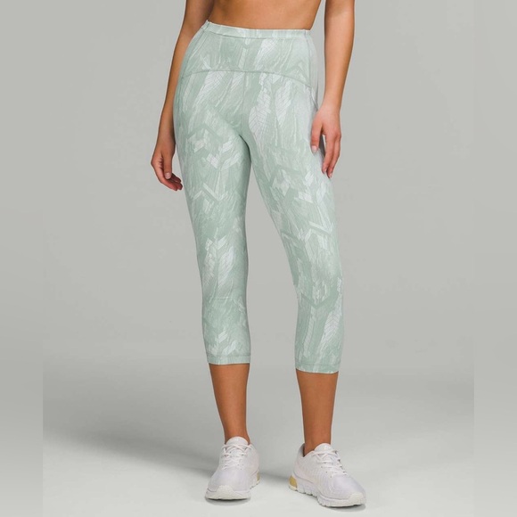 Lululemon Swift Speed High-Rise Crop 21"
Reverberate Chevron Jacquard Silver 12 - Picture 1 of 10